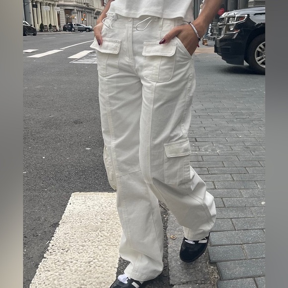 Brandy Melville Kim Cargo Pants in White - Picture 1 of 3